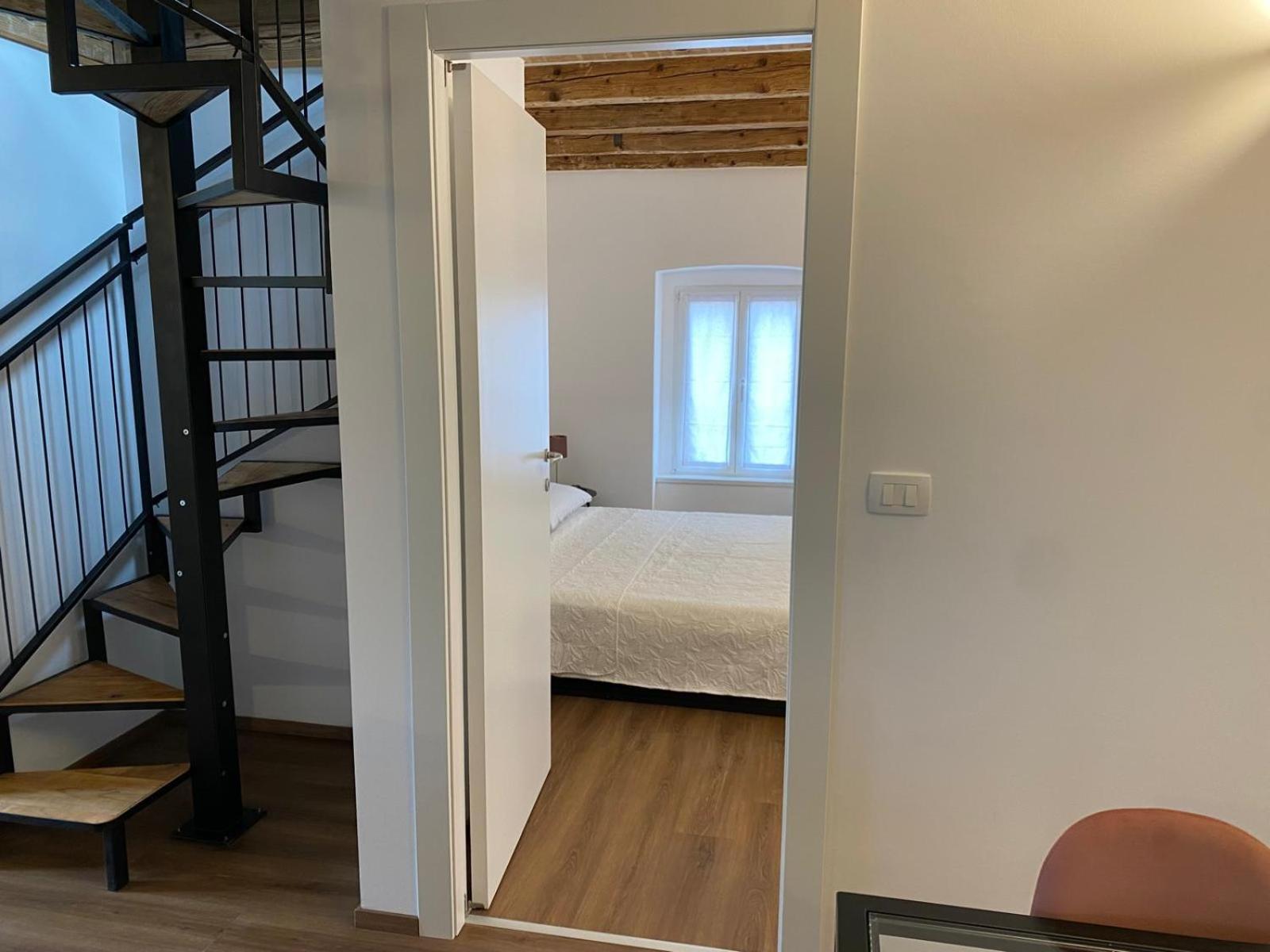 Al Fronte Mare Suites Apartments Múggia Exteriör bild