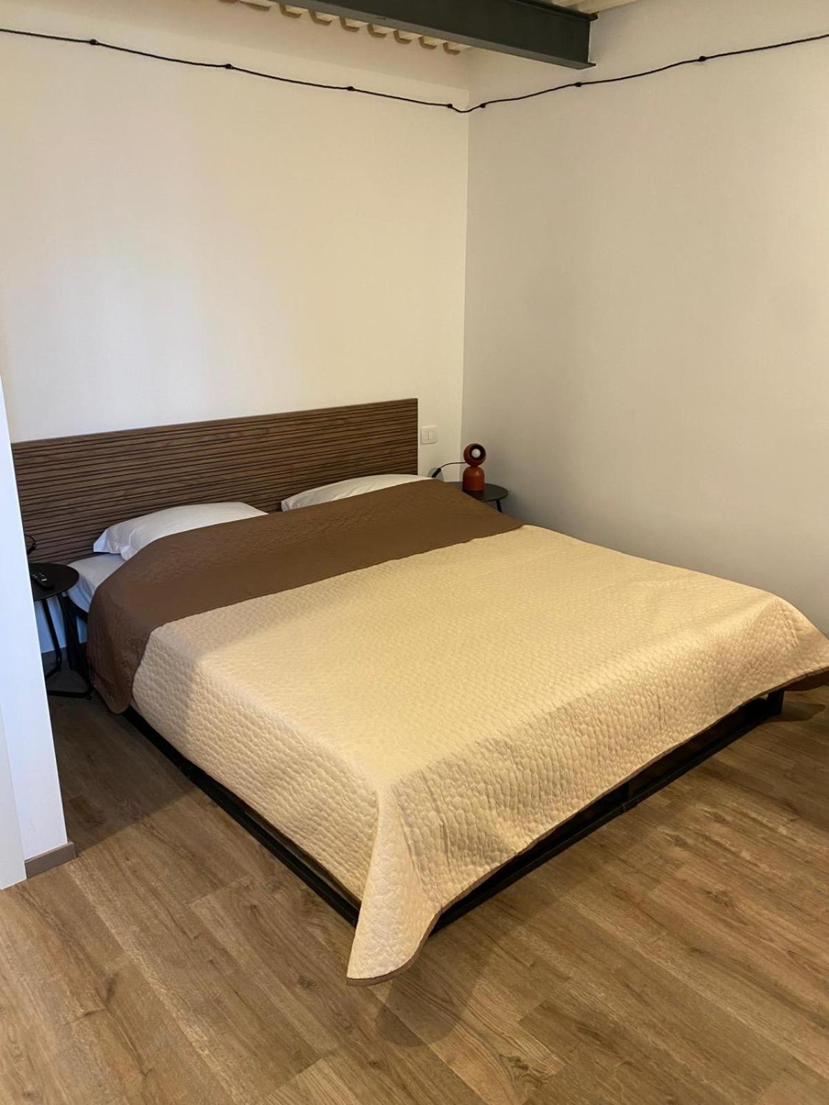 Al Fronte Mare Suites Apartments Múggia Exteriör bild
